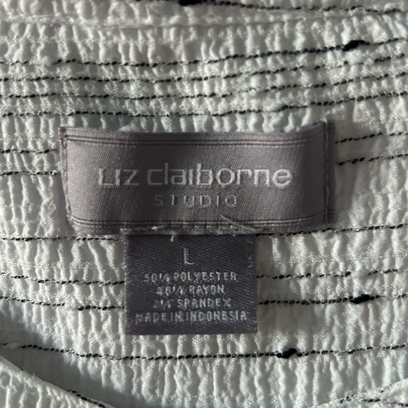 Liz Claiborne Black and White Sleeveless Blouse - Picture 6 of 7